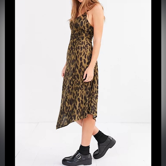 NEW Animal print midi dress in size medium. Can fit small as well. - Picture 3 of 5